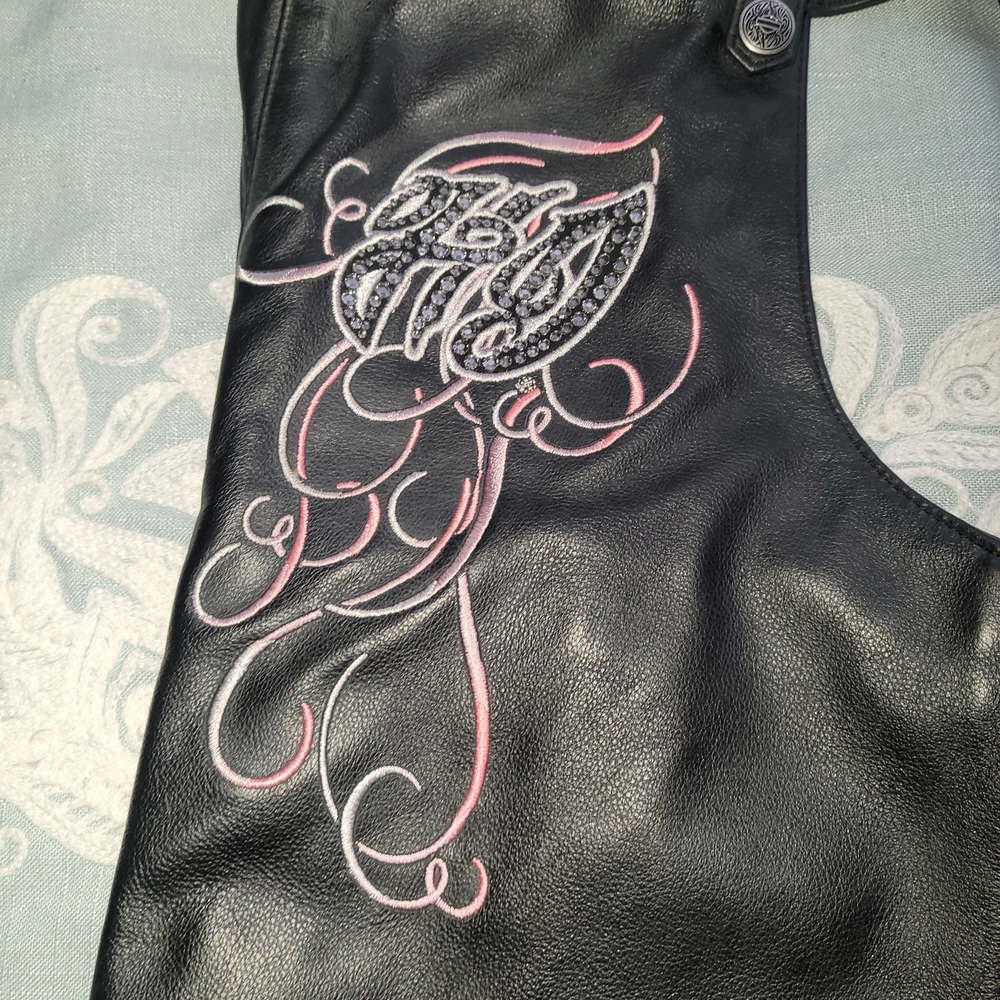 🌷Harley Davidson Leather Chaps "PRISTEIN" with Pink and White Embroidery